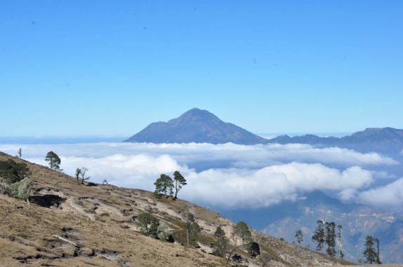 O vulcão Tacaná, na fronteira de Guatemala e México, visto do vulcão Tajumulco, ponto mais alto da Guatemala